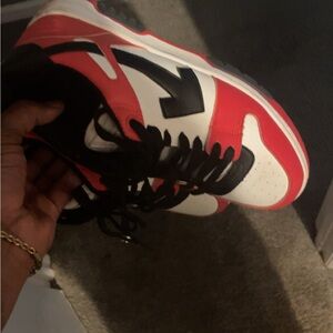 only worn twice comes with box. no bag